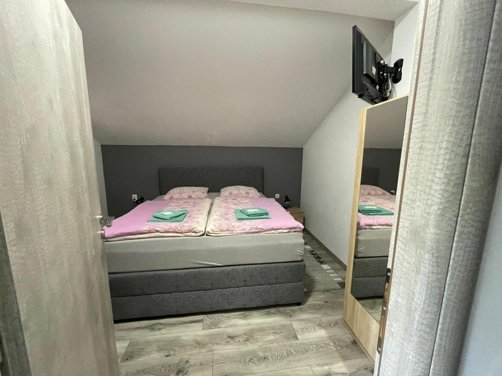 Apartman Dujmovic 1 Otočac Стая снимка
